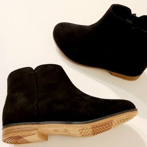 Cat and Jack black suede girl booties
